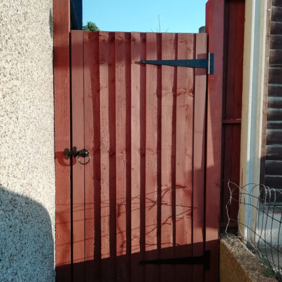 Side entrance garden gate